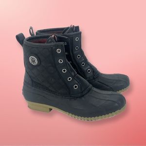 Tommy Hilfiger Boots Womens 7 M Rivir Duck Rubber Round Toe Lace Up Zip Up